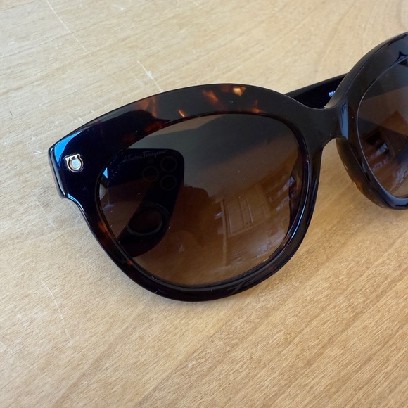 SALVATORE FERRAGAMO SUNGLASSES TORTOISE SHELL AMBER LENS SF675S 214 CLASSIC - Picture 6 of 11